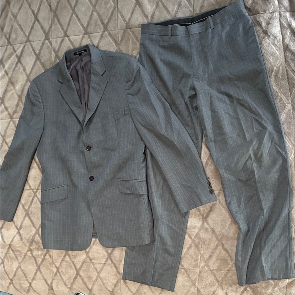 Theory Men's Gray 2 PC 100% Wool Pinstripe Suit 42R Pants 32x30